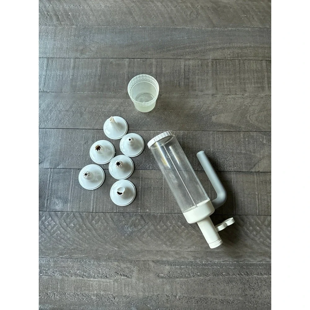 The Pampered Chef Easy Accent Decorator Kit #1775